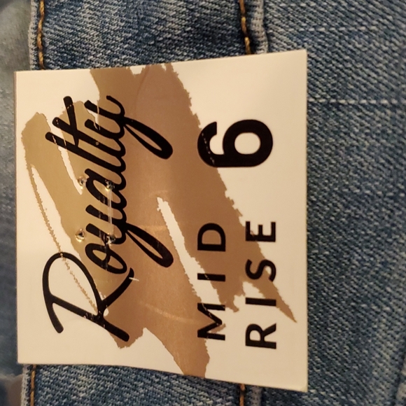 CB Royalty Womans Mid Rise Straight Jean, Size 6 - Picture 15 of 16